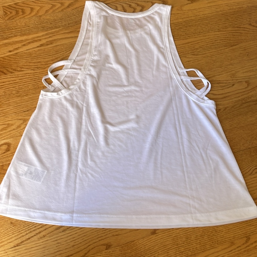 GapFit Breathe Air white tank top, size S - Picture 3 of 6